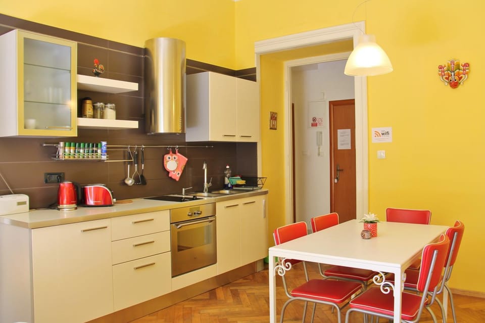 Dining area, kitchen