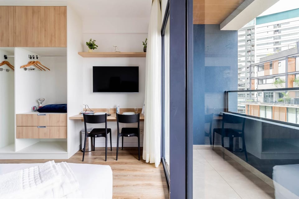 Bed, Day, TV and multimedia, Balcony/Terrace, Photo of the whole room, Seating area, Dining area, Bedroom, locker