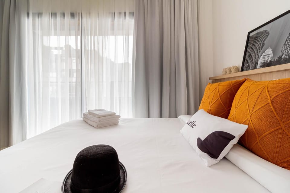 Bed, Day, Balcony/Terrace, Bedroom, towels