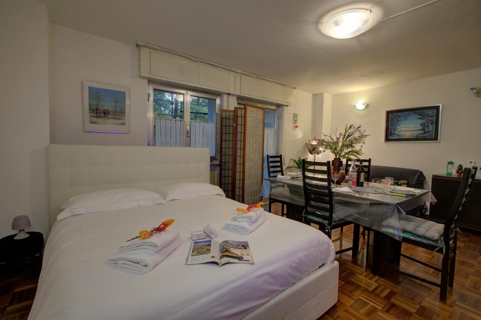 Bed, Living room, Dining area