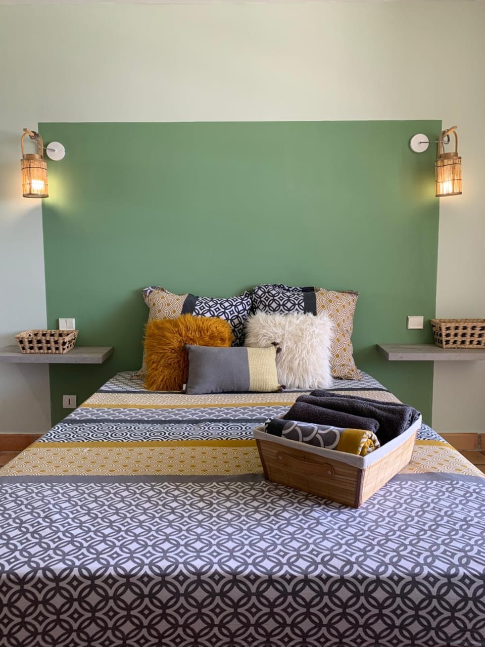 Bed, Photo of the whole room, Seating area, Bedroom