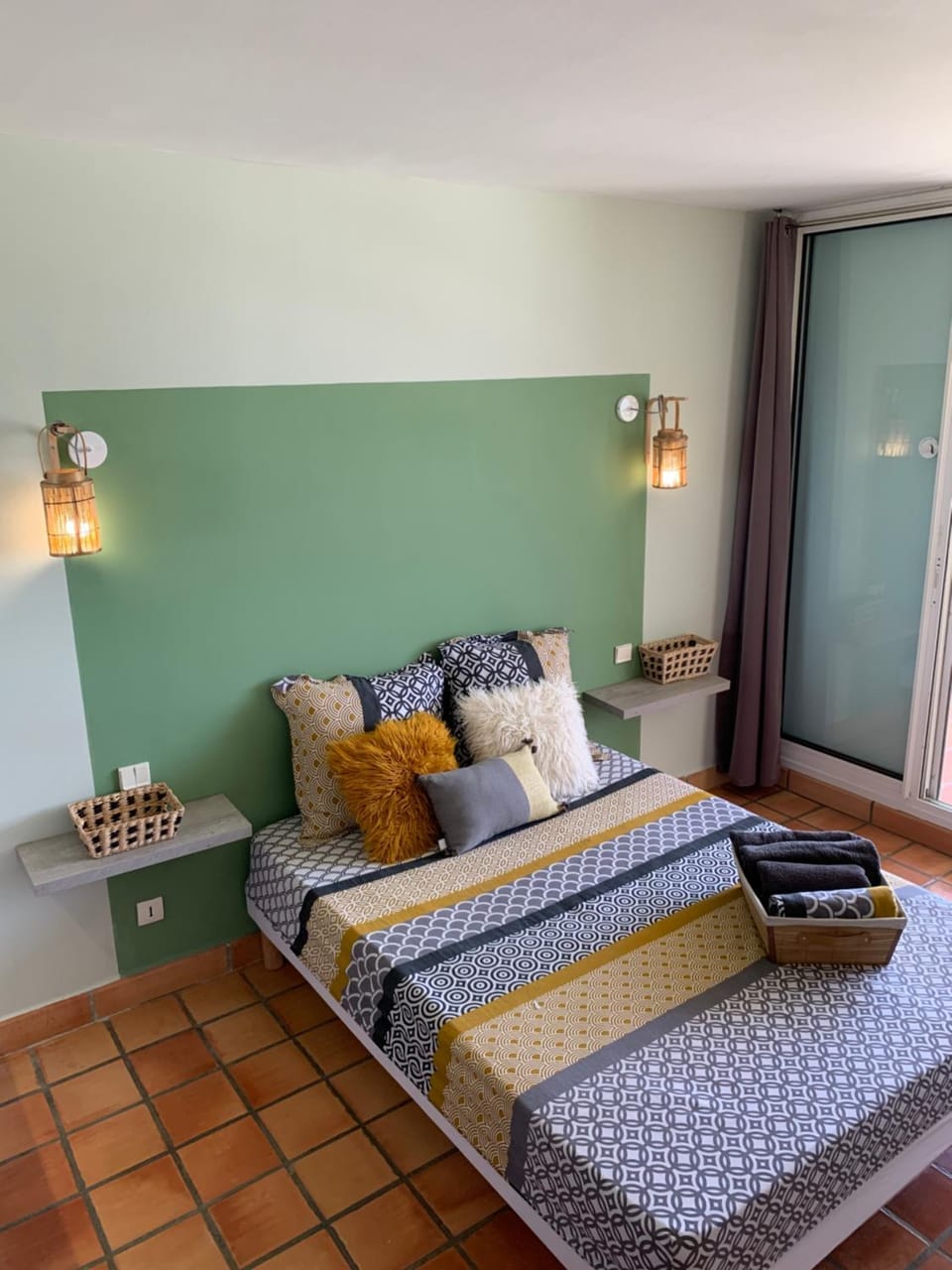 Bed, Photo of the whole room, Bedroom