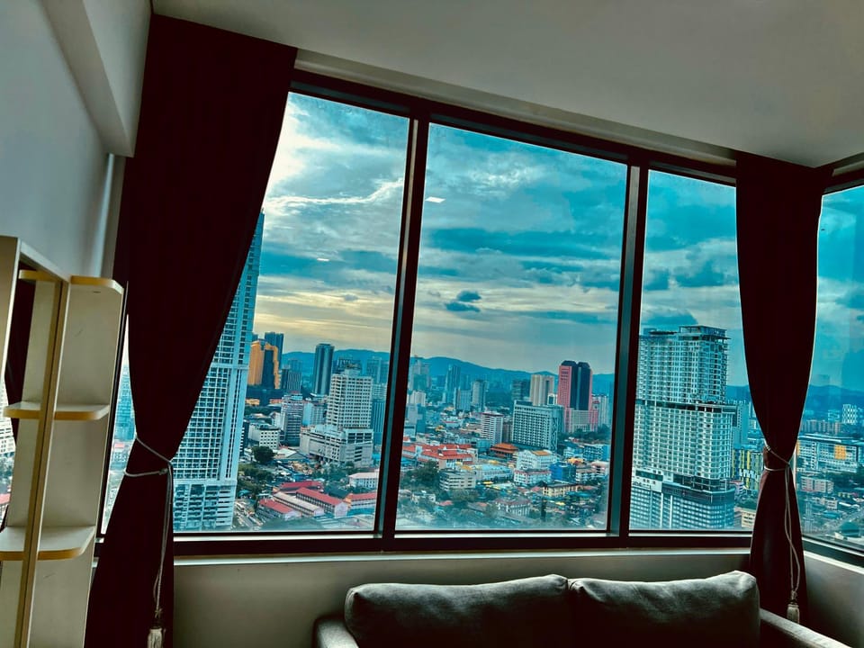 Bed, Living room, Photo of the whole room, Seating area, Bedroom, City view