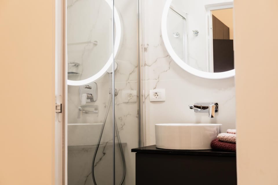 Shower, Bathroom, towels