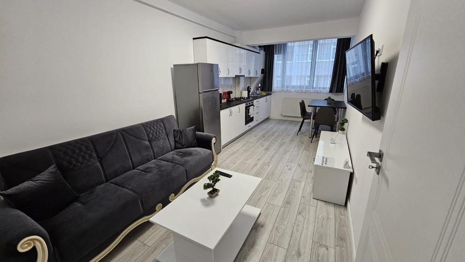 Communal lounge/ TV room, TV and multimedia, Kitchen or kitchenette, Living room, Seating area, Dining area, Evening entertainment, hair dresser