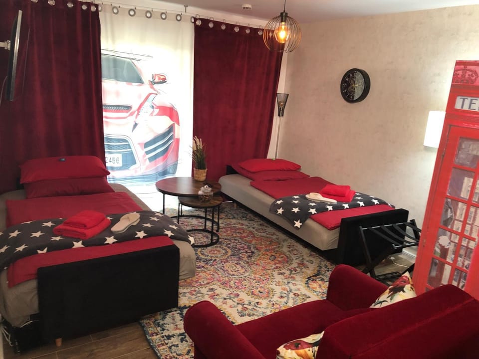Bed, Living room