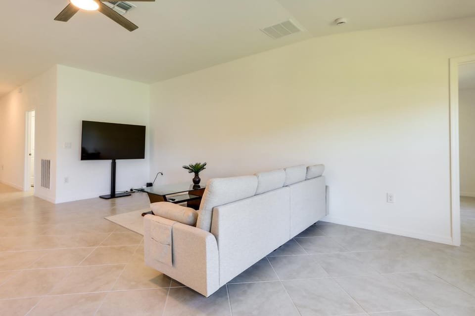 Airy Port Charlotte Home w/ Smart TV Near Beaches! House in Port Charlotte