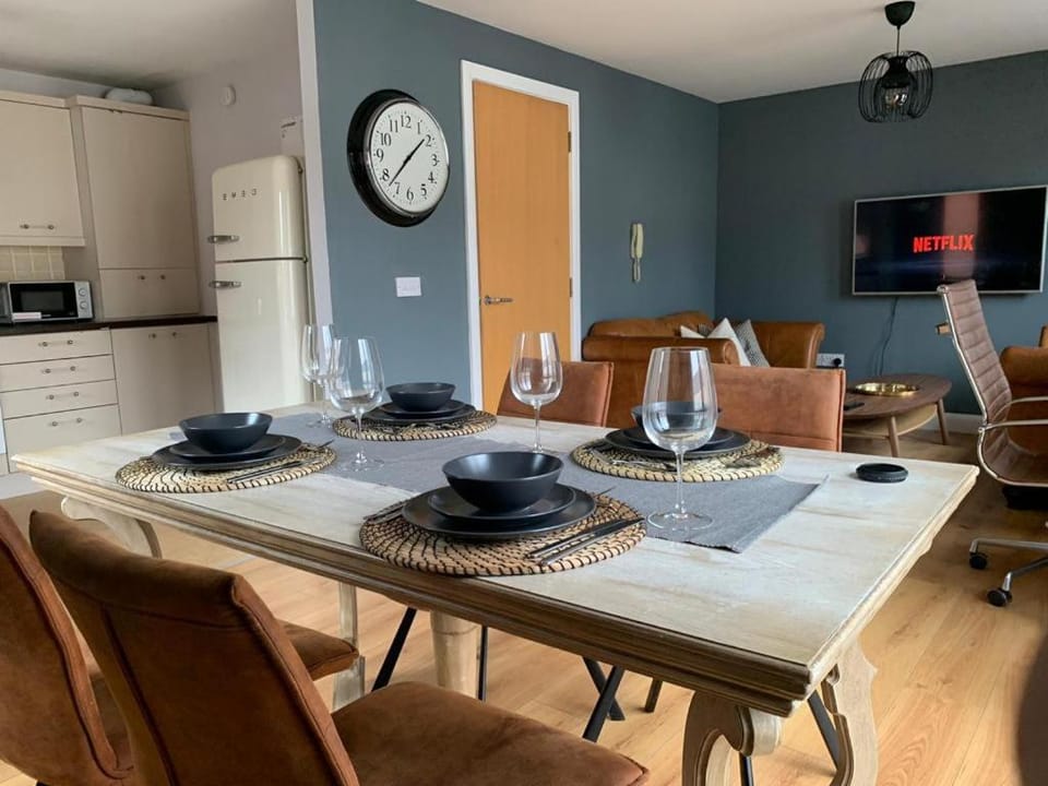 Living room, Dining area