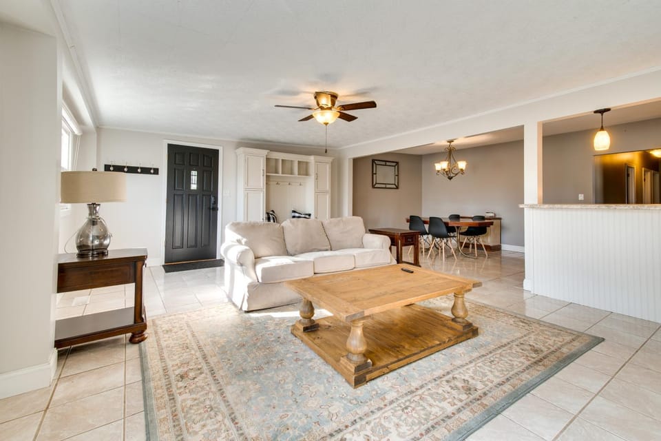 Updated Robinson Vacation Rental w/ Fireplace! House in Indiana