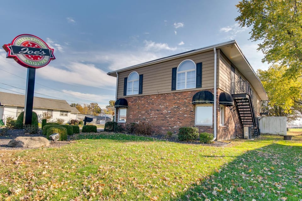 Updated Robinson Vacation Rental w/ Fireplace! House in Indiana