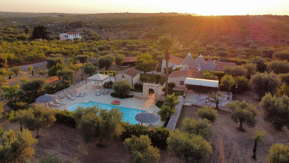Property building, Natural landscape, Bird's eye view, Pool view, Swimming pool, Sunrise, sunbed