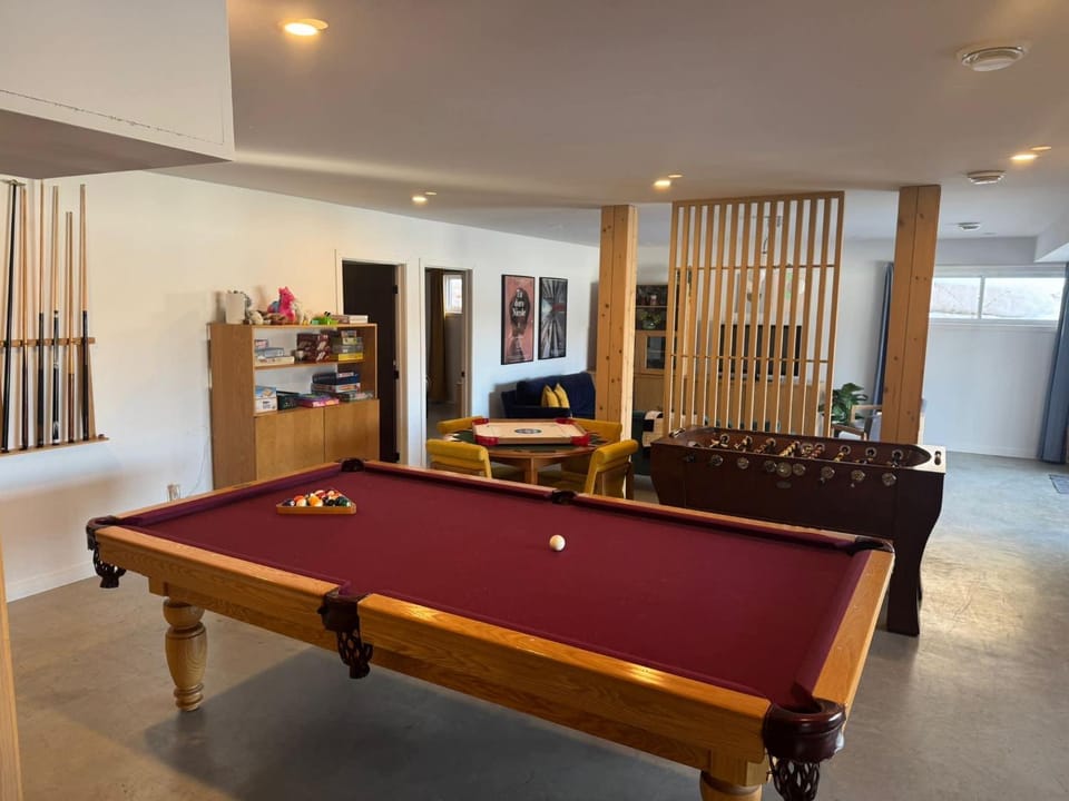 Lakeview Mid Century Luxury Cottage Chalet in Morin-Heights