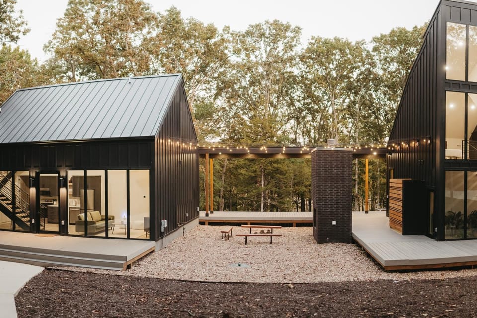 Onyx & Cedar Lakehouse House in Beaver Lake