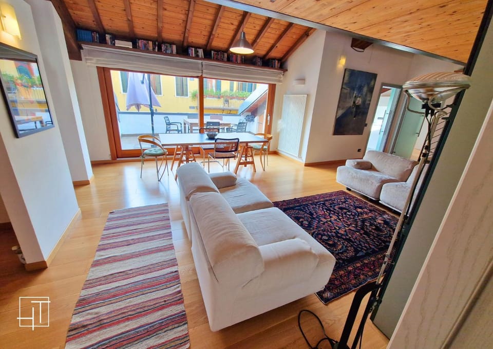 TV and multimedia, View (from property/room), Balcony/Terrace, Living room, Seating area, Dining area, Evening entertainment