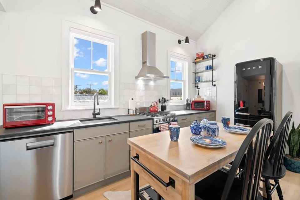 Casa Romeo - Luxury Ybor Apt, Steps to 7th Ave Apartment in Tampa