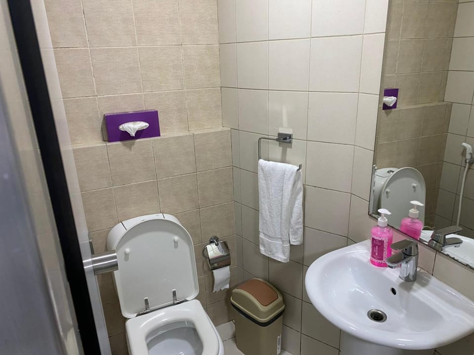 Mighty Master Room For Couple Hostel in Abu Dhabi