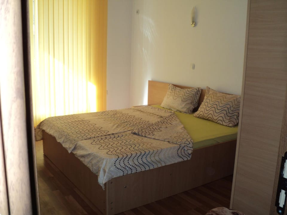Meni Apartments and Guest Rooms Vacation rental in Sozopol
