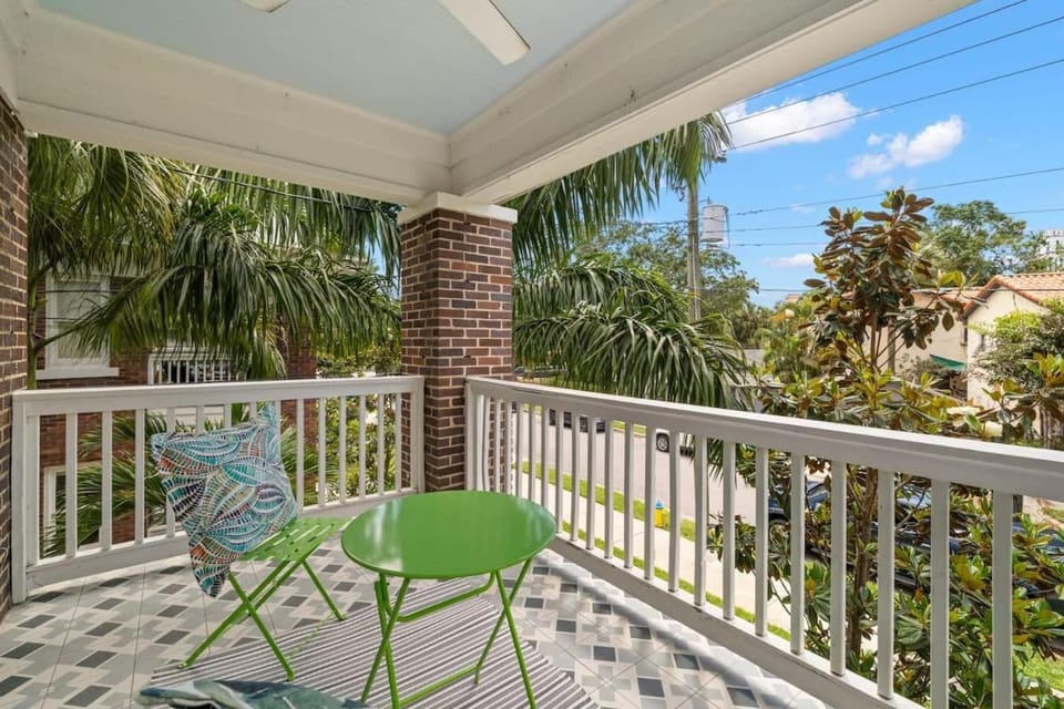 SoHo Siesta Stunning Apt w Private Balcony Apartment in Tampa