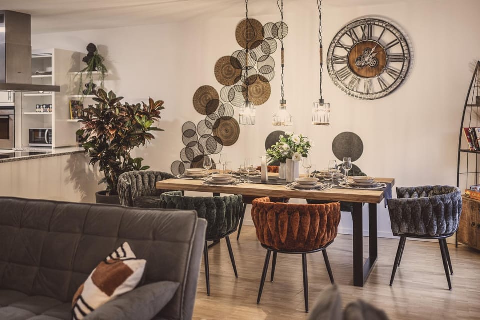 Seating area, Dining area