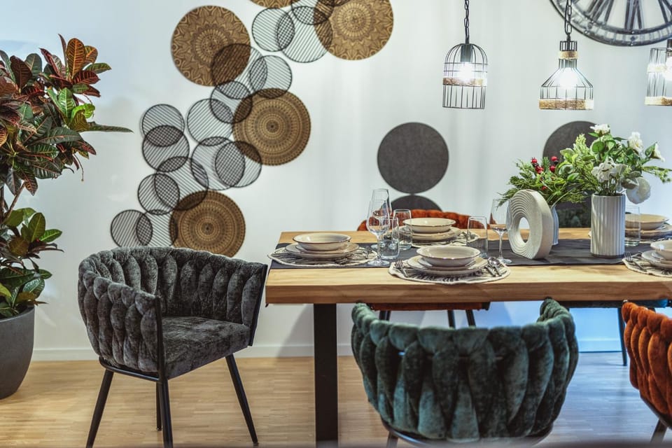 Seating area, Dining area