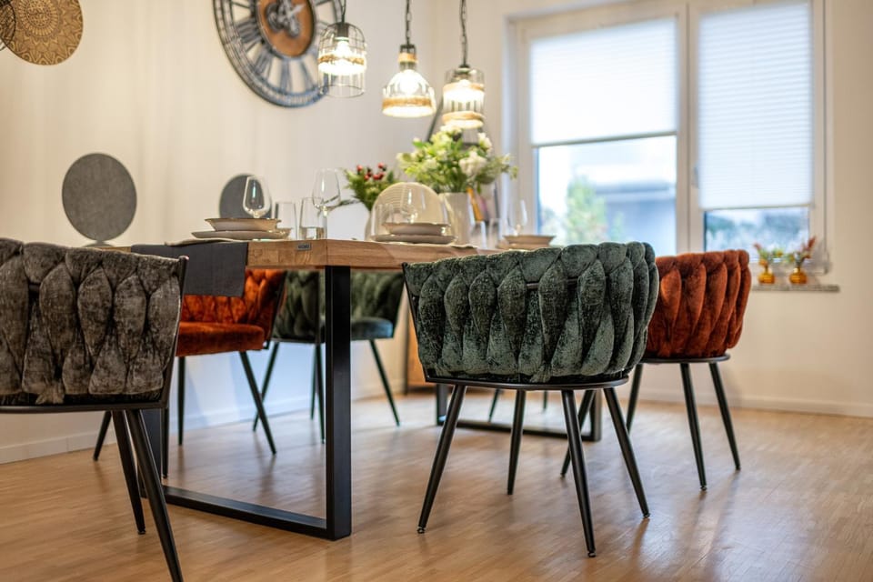 Seating area, Dining area