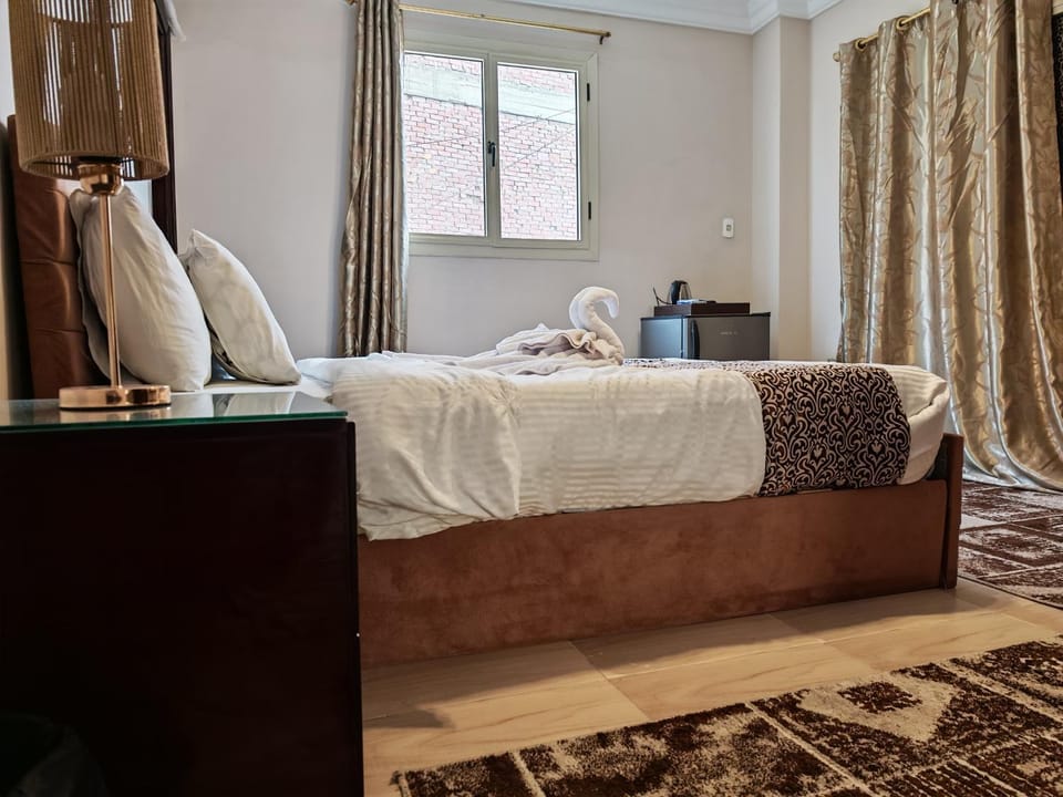 Bed, Living room, Photo of the whole room, Seating area, Bedroom