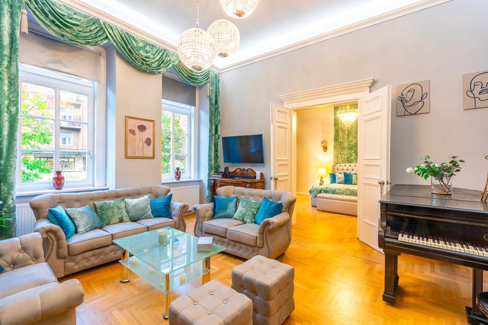 Communal lounge/ TV room, TV and multimedia, Living room, Seating area