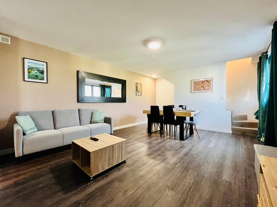 Living room, Seating area, Dining area