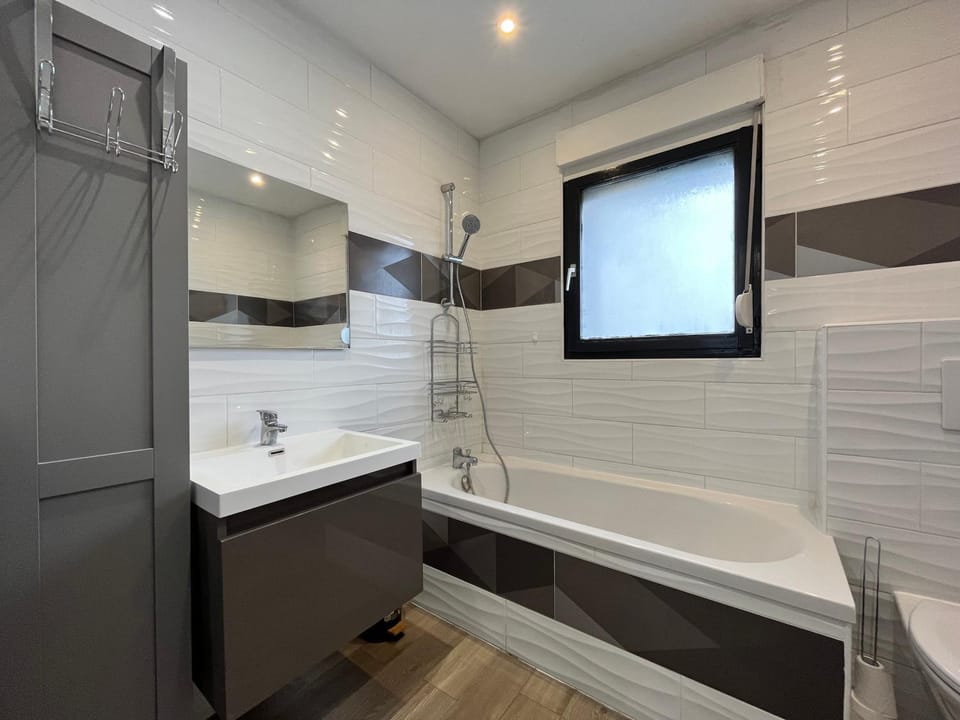 Bathroom, Bath