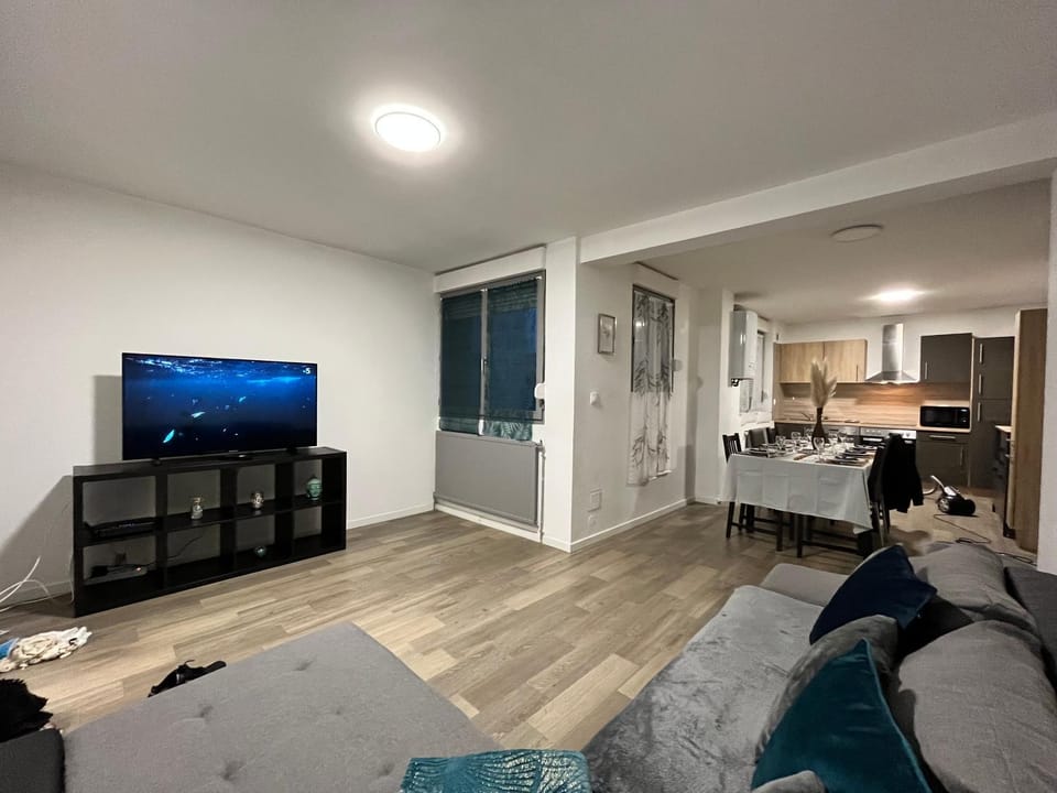 Communal lounge/ TV room, TV and multimedia, Seating area