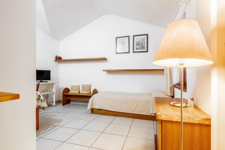 Property building, Living room, Bedroom