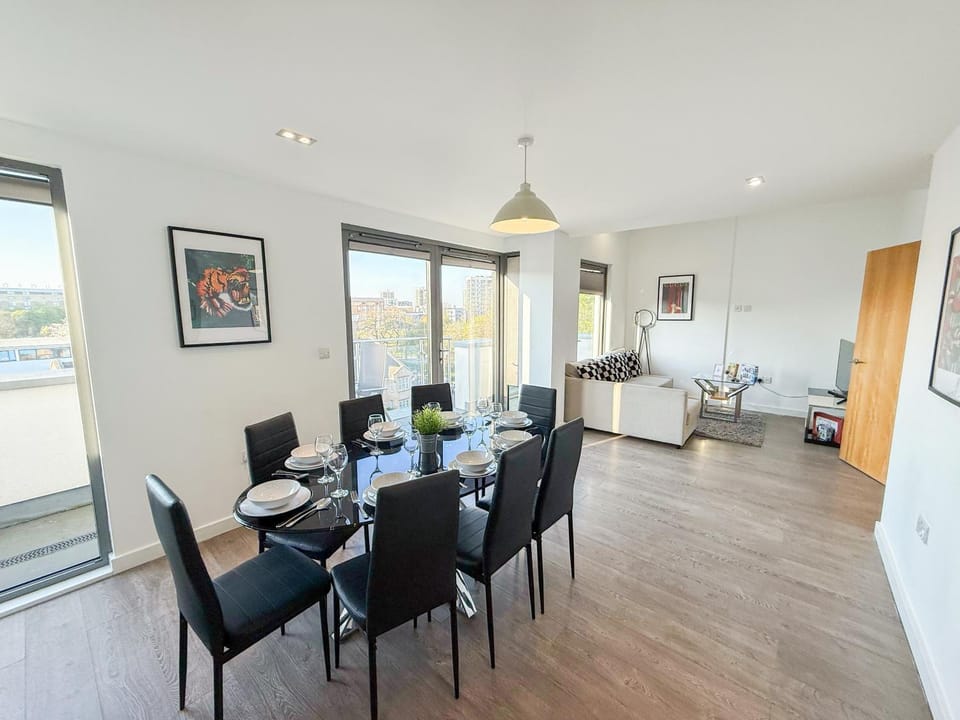 TV and multimedia, View (from property/room), Balcony/Terrace, Kitchen or kitchenette, Living room, Decorative detail, Seating area, Dining area, internet