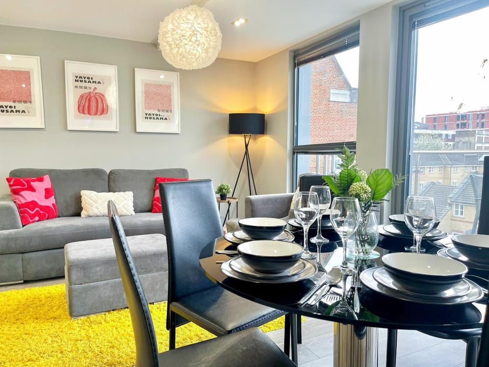 View (from property/room), Living room, Seating area, Dining area