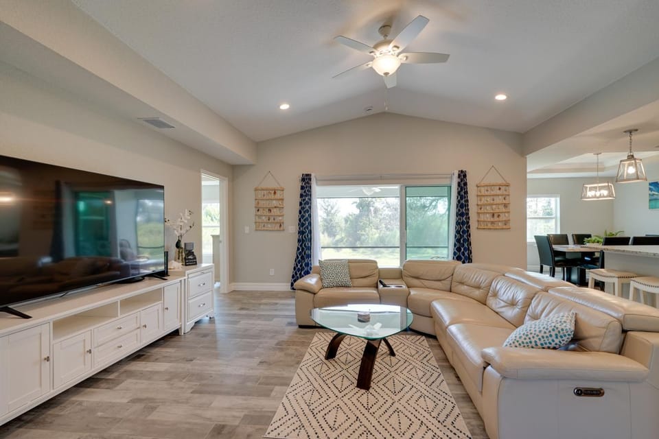 South Gulf Cove Port Charlotte Retreat: Gas Grill House in South Gulf Cove