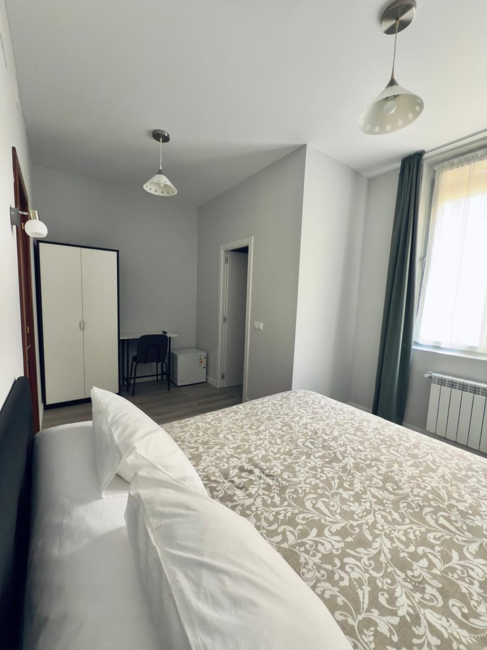 Bed, Photo of the whole room, wardrobe