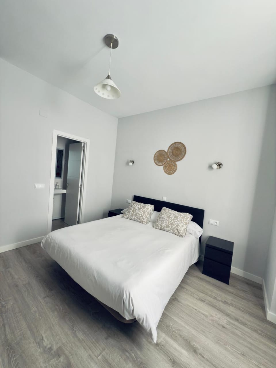 Bed, Photo of the whole room