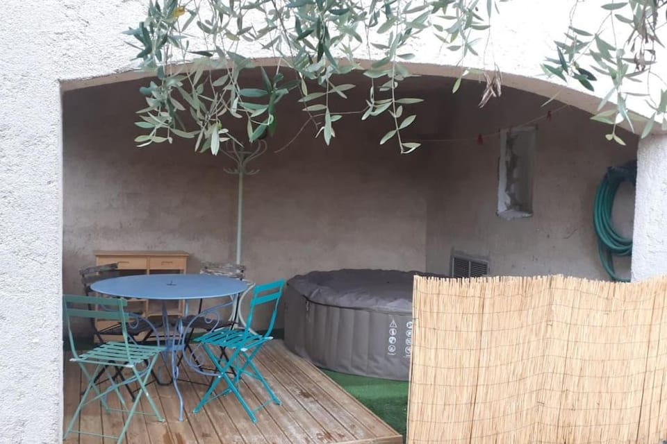 studio bas de villa, jardin et spa (été seulement) Apartment in French Riviera