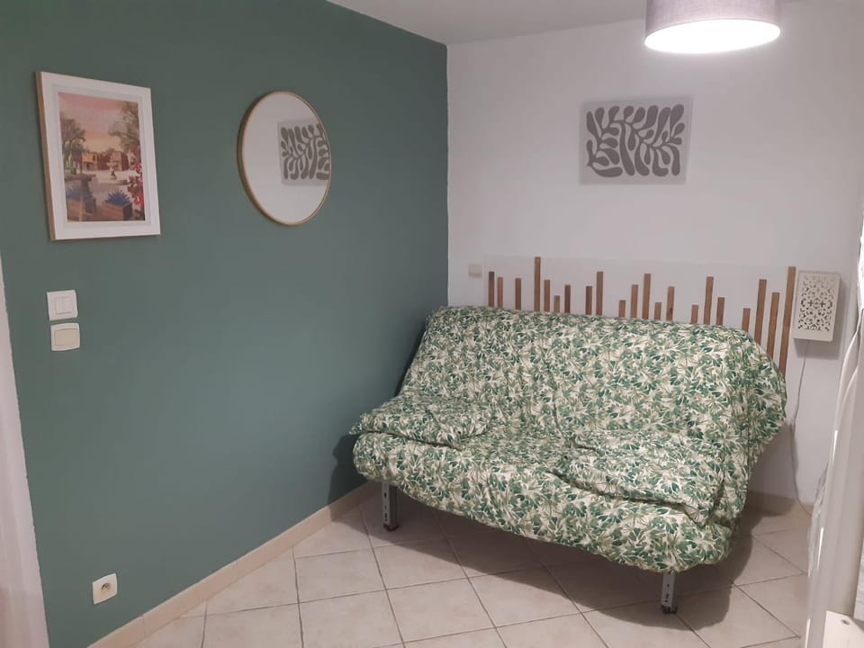 studio bas de villa, jardin et spa (été seulement) Apartment in French Riviera