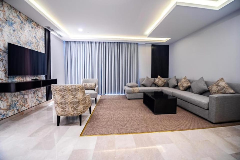 Communal lounge/ TV room, TV and multimedia, Living room, Seating area, Evening entertainment