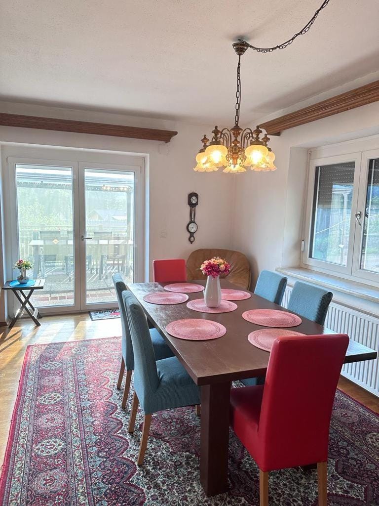 Living room, Seating area, Dining area