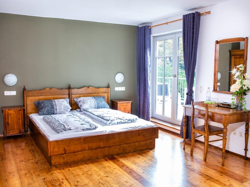 Bed, Photo of the whole room