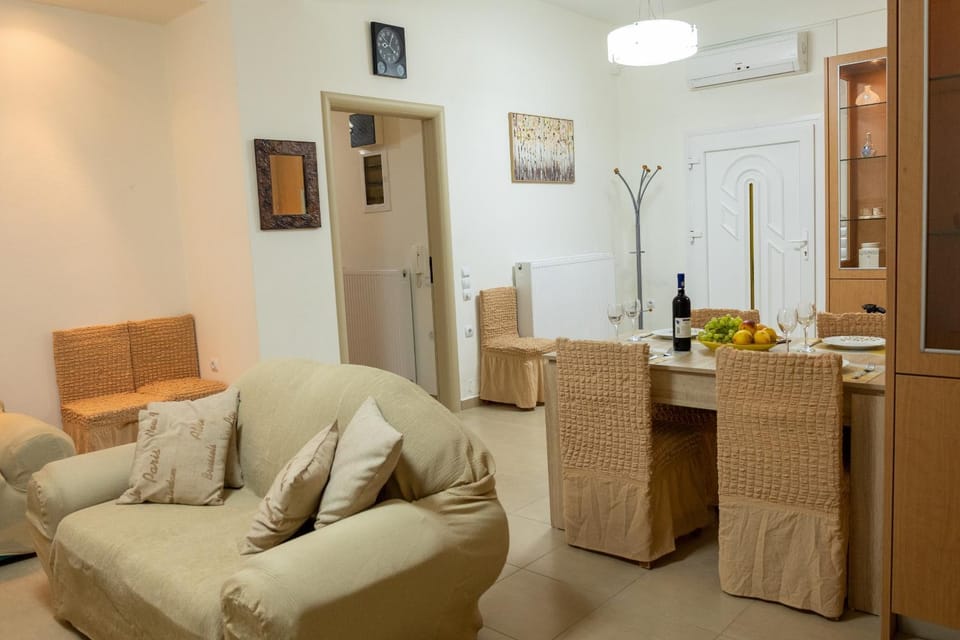 Seating area, Dining area