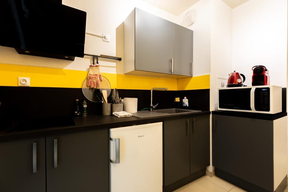 minibar, oven, toaster