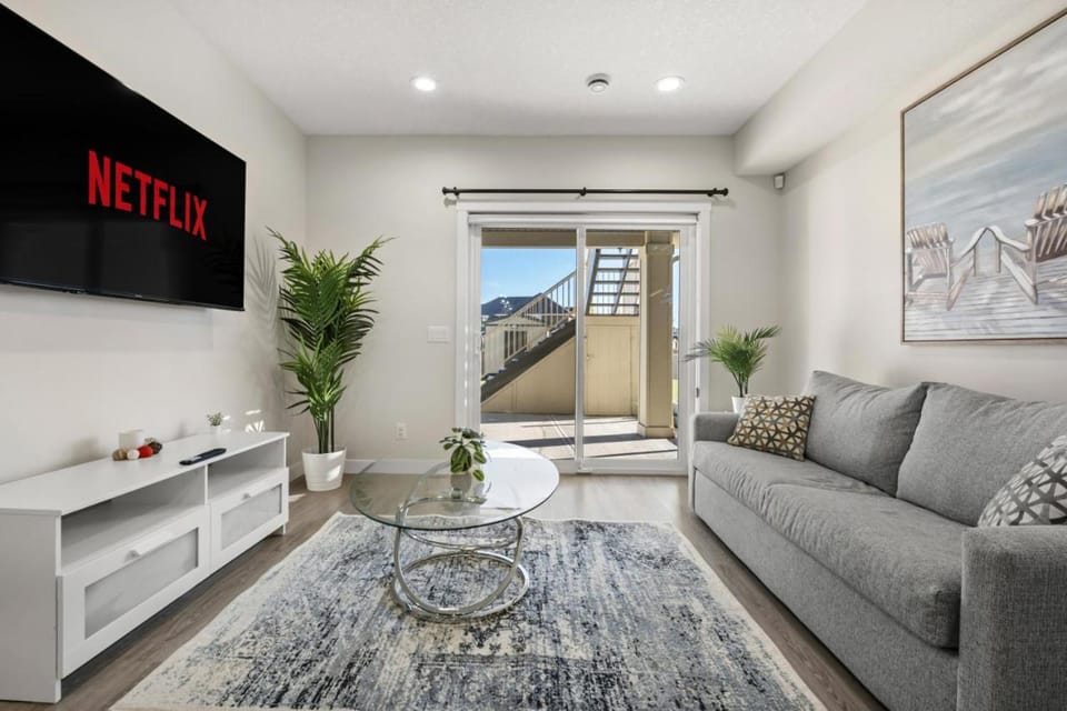 Private Suite for Couples Friends and New Families Apartment in Calgary