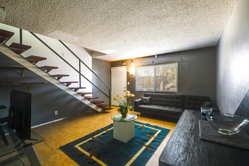 3 Mi to Universal Studios: North Hollywood Home House in North Hollywood