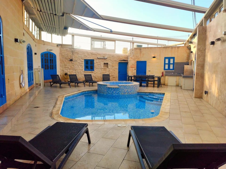 Pool view, Swimming pool, sunbed