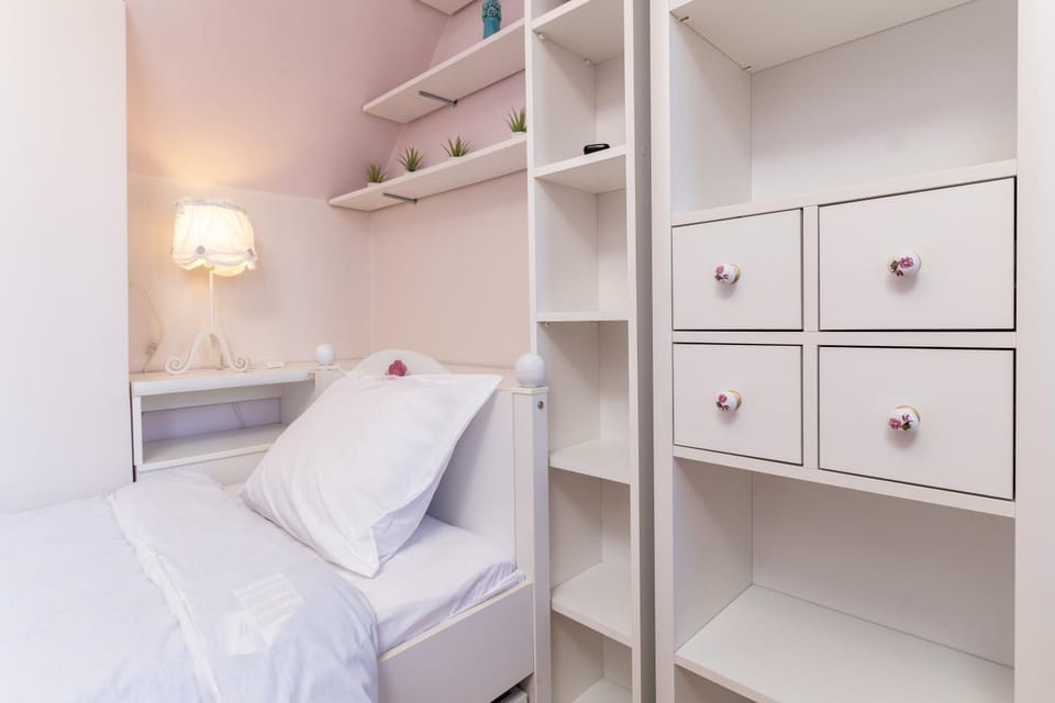 Bed, Photo of the whole room, Bedroom, bunk bed, wardrobe