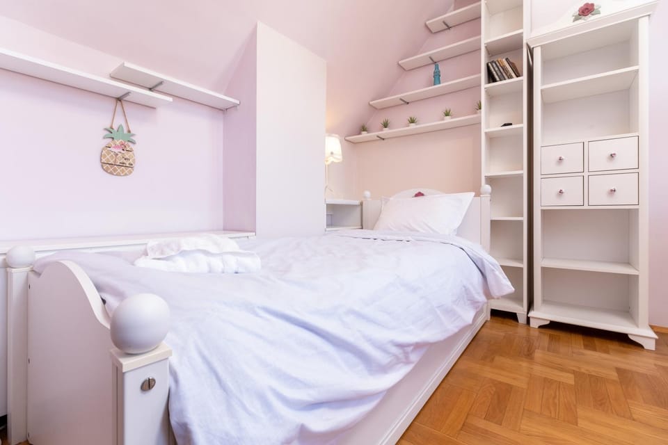 Bed, Photo of the whole room, Bedroom, bunk bed, hair dresser, wardrobe