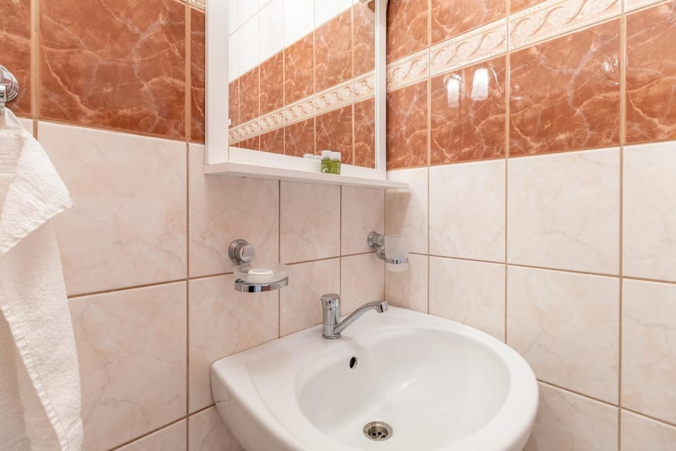 Shower, Bathroom, towels