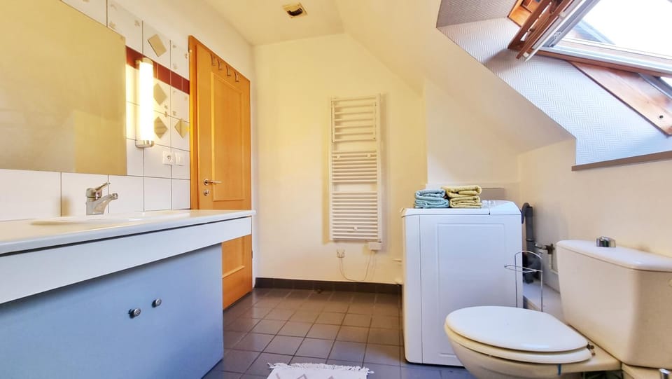 Bathroom, Bath, towels